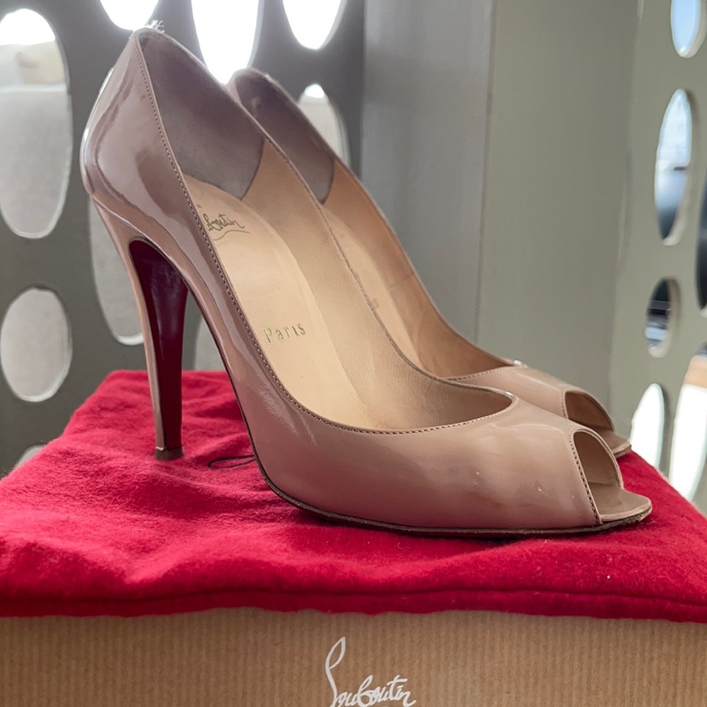 Christian Louboutin Lolo Stiletto in Nude Size 37.5